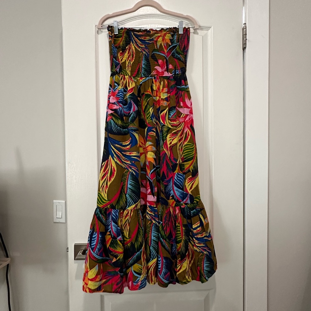 Women’s strapless dress